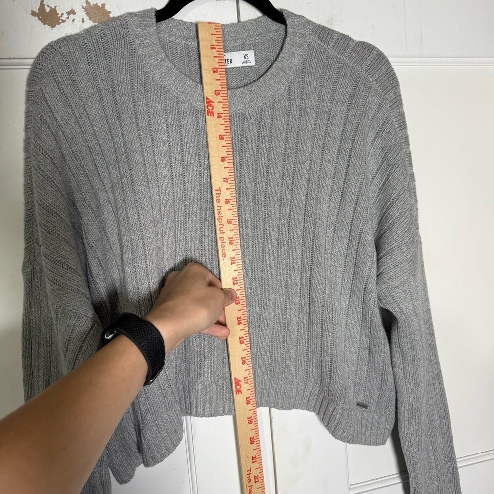 Hollister Soft Knit Crop Crewneck Sweater Gray Size XS Knit Cropped Classic - Picture 4 of 9